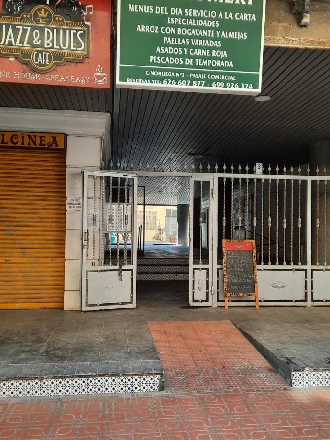 Студия На Белоснежном Пляже Los Locos Torrevieja Esterno foto